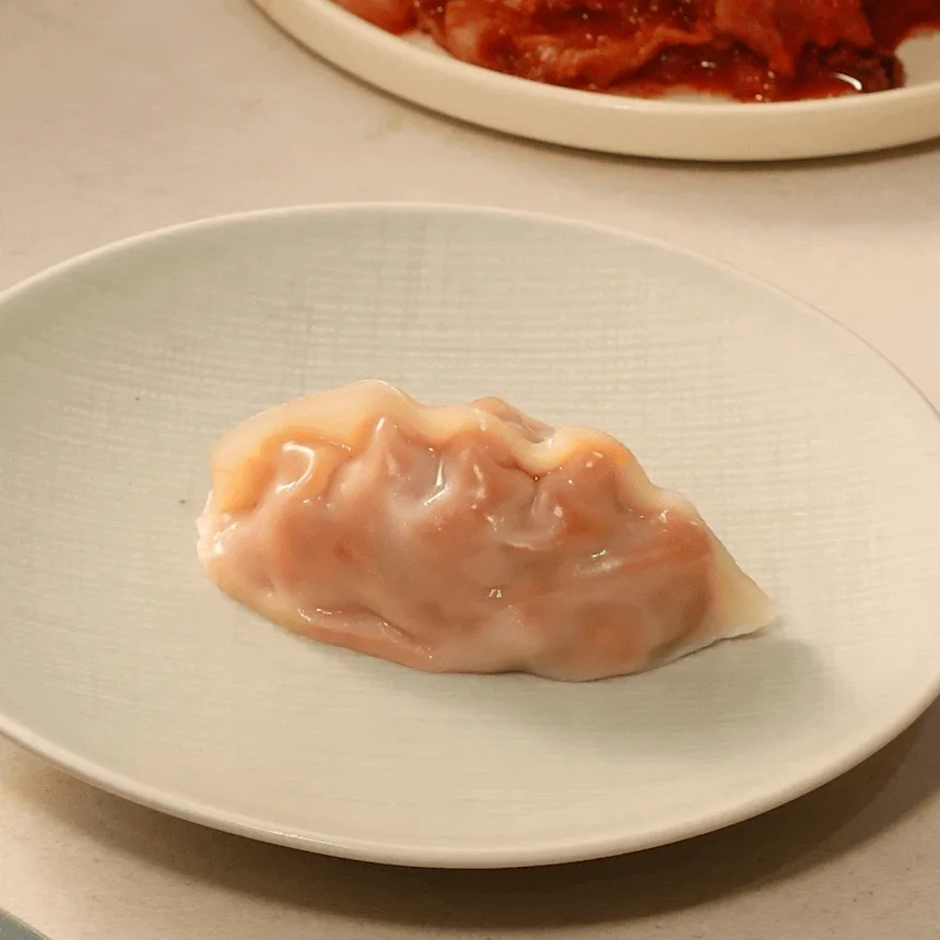 상품코드 : HAN004 속이 고기와 김치로 가득찬 매운 실비김치만두 525g